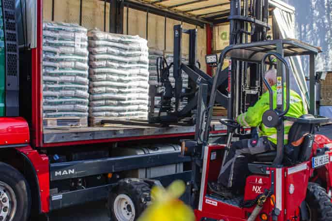 Lieferung von Holzpellets als Sackware